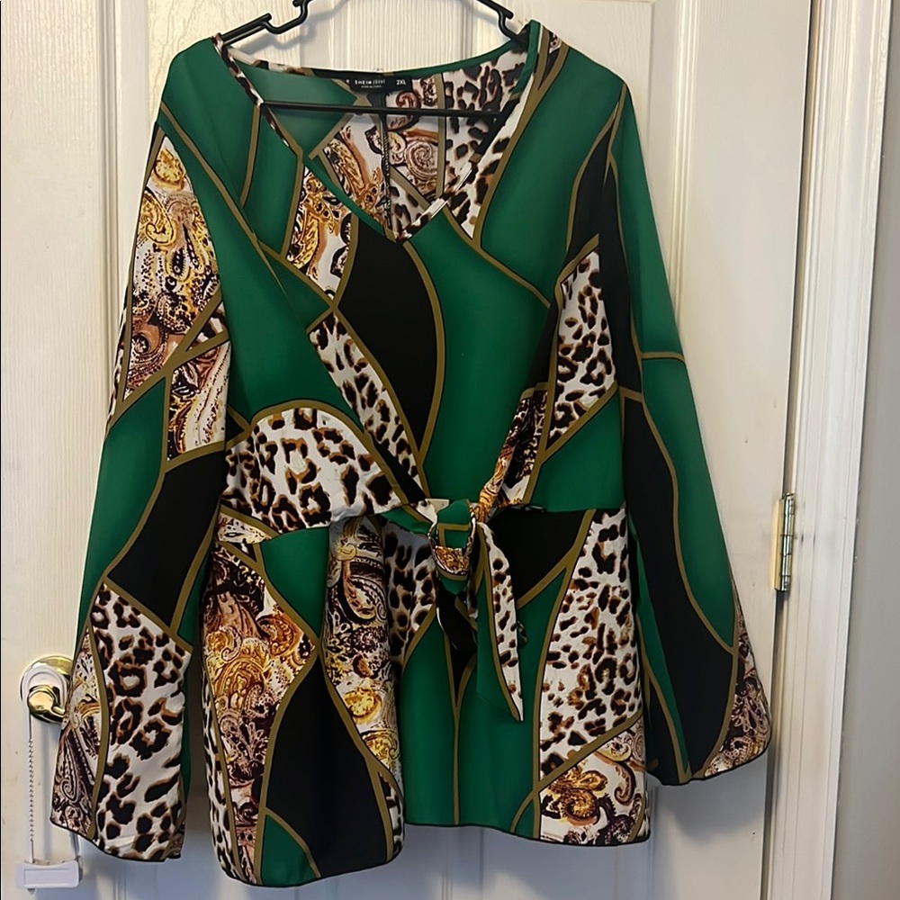 SHEIN Green Patterned Women's Top